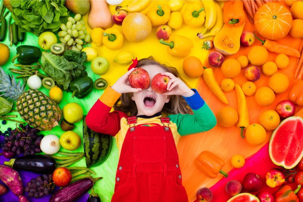 When making healthy snacks for kids, keep in mind the colors of the rainbow! Keep their plate colorful to get all kinds of nutrients in!
